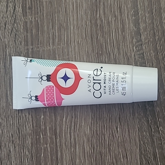 Avon Vita Moist hand cream 1.5 oz brand new - Picture 1 of 2